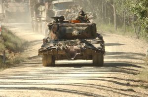 도로 주행 중인 오스트레일리아 육군의 AS1형