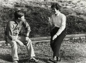 1986년 선거운동 당시 팀 존슨과 그의 아내 바버라 브룩스 존슨