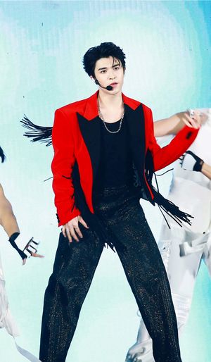 2024년 12월 31일 방콕 센트럴월드(CentralWorld) 카운트다운에서 공연하는 패트릭