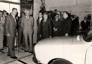 구스타우 후사크와 차우셰스쿠 (1977년 6월, 피테슈티 자동차 공장)