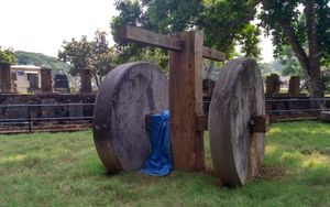 교회에 보존된 화약 공장의 맷돌