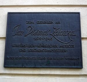 드레스덴의 클라이네 브뤼더가세에 있는 젤렌카의 마지막 거주지를 기념하는 명판.