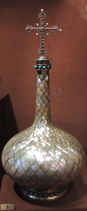 러시아에서 사용된 성유합(Chrismarium). 이 용기는 마태복음 26장 7절(KJV)을 참고하여 "알라바스터(Alabaster)"라고 명명되었다.