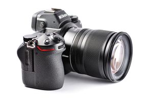 니콘 Z 6 및 Nikkor Z 24-70/4S