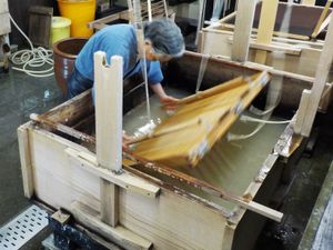 8b. 뜬종이(流し漉き)를 이용한 한지 제작