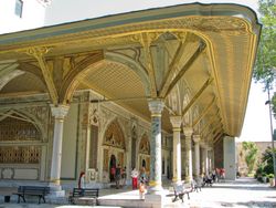 궁정 회의실 지붕