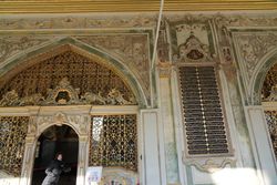 궁정 회의실 입구