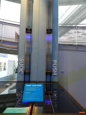 오스트레일리아 퀘스타콘 과학관에 있는 토리첼리 실험 모형.