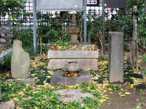 오다 히데노부 발결 묘(기후현 기후시 엔토쿠지 경내)