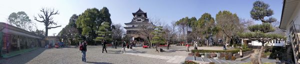 이누야마성 천수각(정면)과 주변(파노라마)