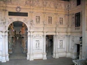 비첸차의 올림피코 극장(Teatro Olimpico) 3차원 무대