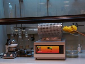 염화알루미늄 합성 중에 사용되는 관형로