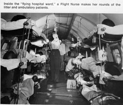 C-131로 공수되는 부상병