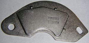 뮤-메탈 브래킷에 장착된 네오디뮴 자석 (하드 드라이브에서 분리됨)