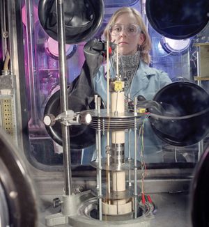 아르곤 국립 연구소의 실험적 전해 정제 셀