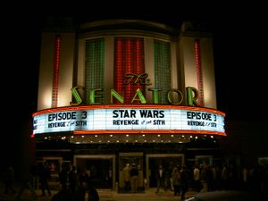 세네이터 극장은 촬영 장소로 사용되었다.