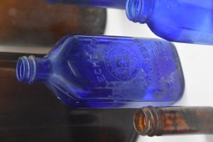 산토 도밍고(도미니카 공화국)의 호박 박물관(Museo de Ámbar)에 있는 필립스 우유 마그네시아(Phillips' Leche de Magnesia) 용기