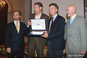 마우리시오 마크리와 보카 주니어스의 축구 선수 마르틴 팔레르모(Martín Palermo)