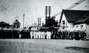 기타센주역 앞 역 도시락 가게 장례 행렬(1932년 6월)