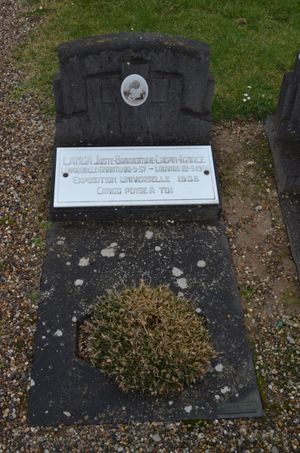 테르뷔런 묘지에 있는 쥐스트 보나벤튀르 랑가의 묘. 1957년 9월 26일 레오폴드빌(킨샤사)에서 태어나 엑스포 58 기간 중인 1958년 5월 22일 루뱅에서 사망. 그의 무덤에는 "1958년 세계 박람회 / 콩고는 당신을 기억합니다"라고 적힌 대리석 석판이 있다.