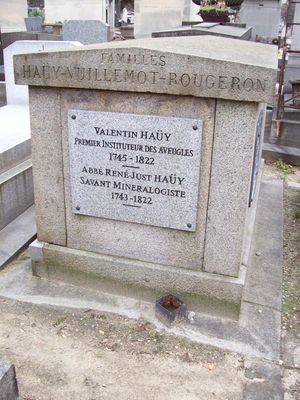 발랑탱 아위와 르네 쥐스트 아위의 묘