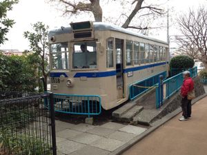 원내에 전시되어 있는 요코하마 시영전차(1500형)