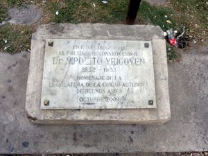 부에노스아이레스 콘스티투시온 지역에 있는 이리고옌의 집이 있던 곳의 표지판