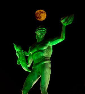 예테보리 광장(Götaplatsen)의 포세이돈 동상, 잘 알려진 문화적 상징이자 랜드마크