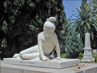 마르코스 보차리스의 묘비 (게오르기오스 보나노스의 복제본; 원본은 다비드 댕제르 작품으로 아테네에 소장)