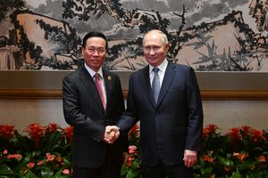 2023년 10월 17일 보반트엉과 러시아 대통령 블라디미르 푸틴