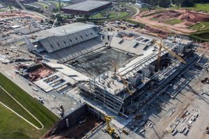 2012년 12월 공사 중인 경기장