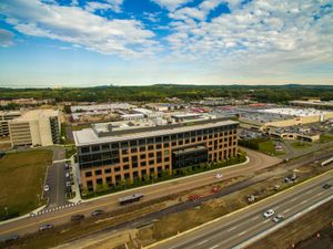 매사추세츠주 니덤(Needham, Massachusetts)에 위치한 본사