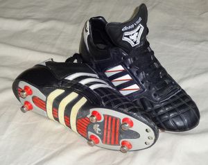 아디다스 에트루스코 축구화(Adidas Etrusco boots), 금속 스터드 장착