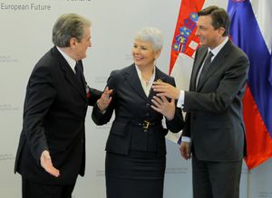 야드란카 코소르(Jadranka Kosor)와 보루트 파호르(Borut Pahor)와 회담하는 베리샤