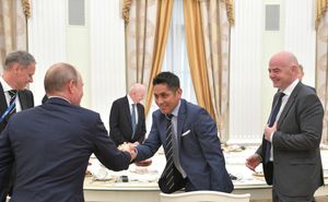 2018년 월드컵 기간 중 푸틴과 악수하는 캄포스