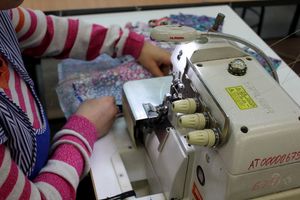 부랴티아에서 재봉사가 일하는 모습