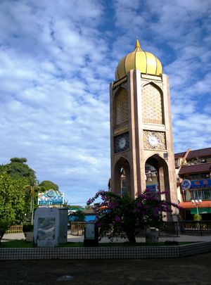 빈툴루 주 의회 기념비