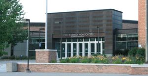 1965년에 건립된 블루밍턴 케네디 고등학교(Bloomington Kennedy High School)