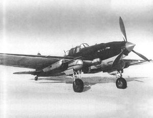 37mm 기관포 포드를 장착한 Il-2-37