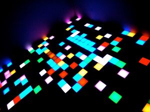 주요 디스코 클럽에는 조명이 설치된 댄스 플로어가 있었고, 조명은 비트에 맞춰 깜빡였다.