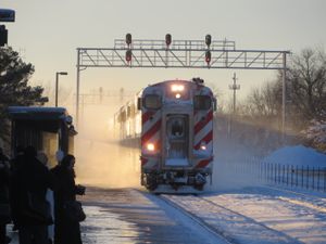 ditch light}}(하부)를 점등·점멸시키고 있다.