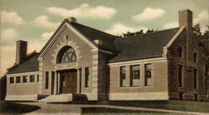 1903년부터 1904년에 걸쳐 건설된 록랜드 공공 도서관(Rockland Public Library)은 조지 앨버트 클라우(George Albert Clough)가 설계한 카네기 도서관이다.