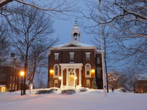 루이스턴 중심부의 베이츠 대학교