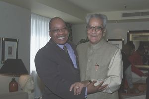 2004년 요하네스버그에서 인도 부통령 바이론 싱 셰카왓과 만난 주마