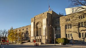 1933년 확장 건물의 동쪽 외관