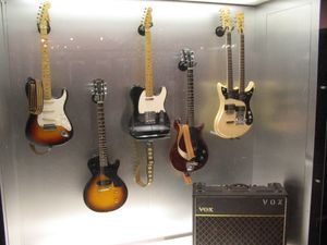 갤러거의 복스 AC30 앰프와 기타들