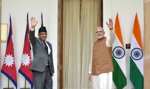 인도의 나렌드라 모디 총리(우)와