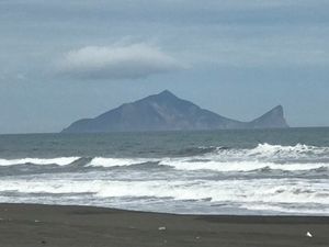 해변에서 바라본 구산섬