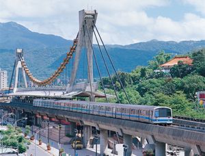 타이베이 첩운 지앤탄역의 독특한 용선(龍船) 형태 건축