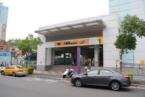 삼총역은 타이베이 첩운과 타오위안 공항 MRT를 환승할 수 있는 역이다.